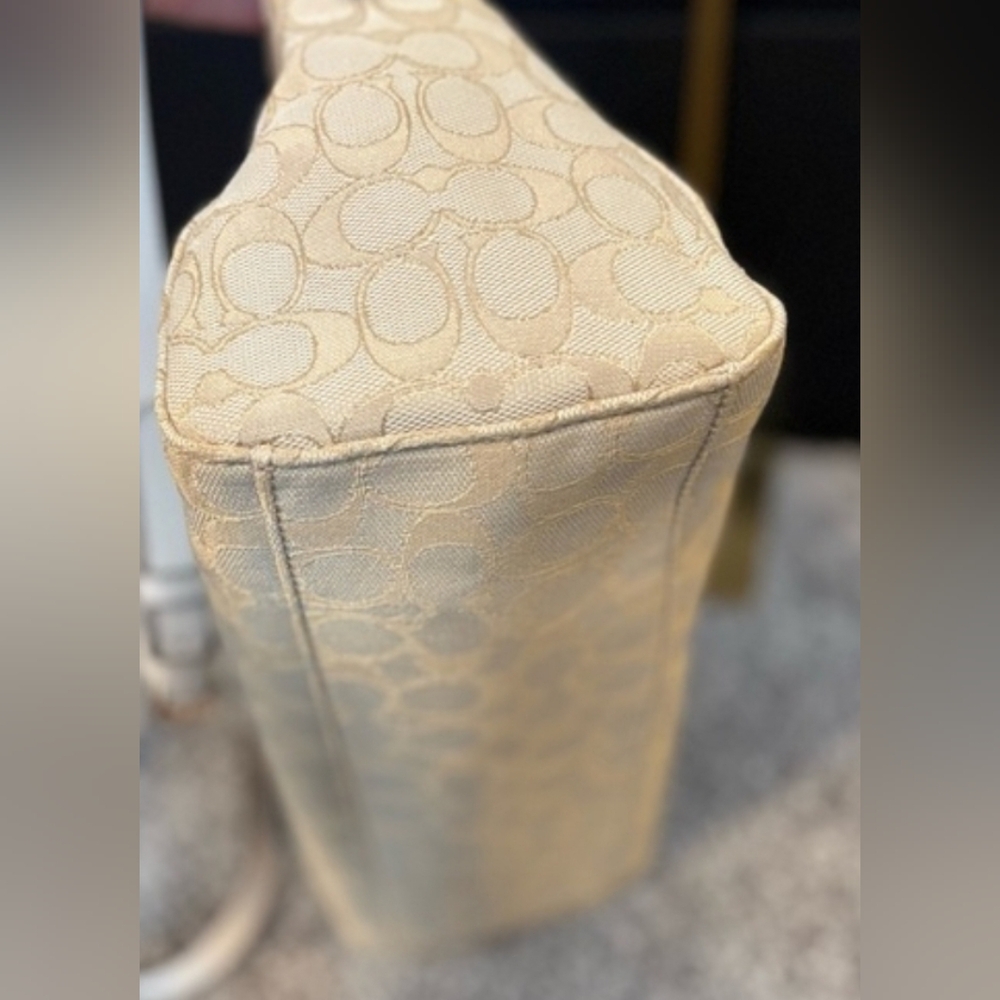 Great condition! Unique Coach Beige Signature Canvas Bag with White Strap. - Picture 8 of 13